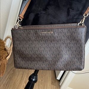 Michael Kors Jet Set pouch